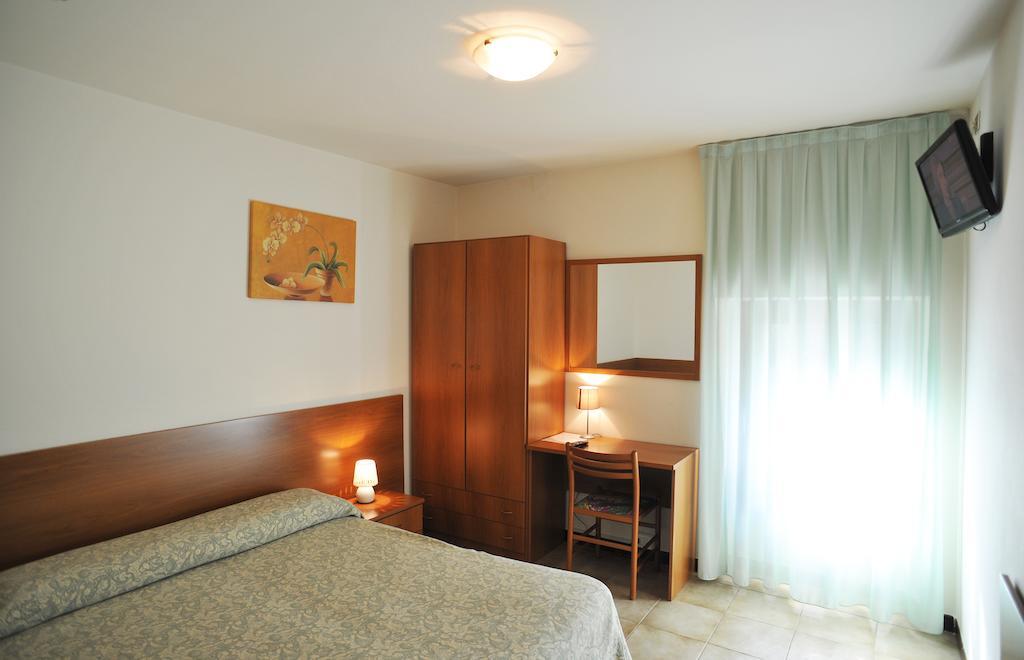 Albergo Croce D'Oro Dolcè Habitación foto